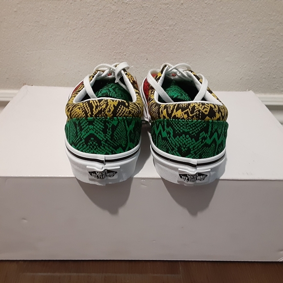 Vans - Picture 2 of 4